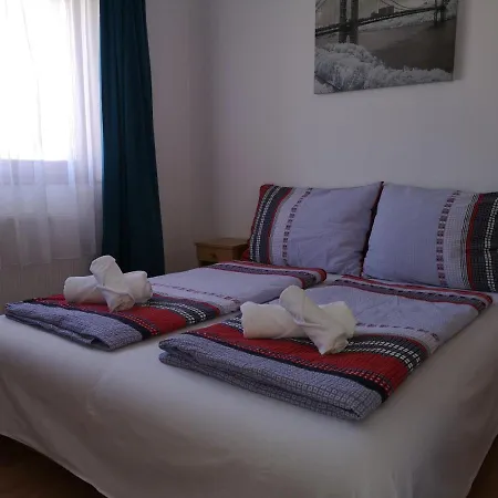 Parton & Bowling Hotel