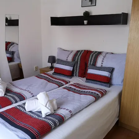 Parton & Bowling Hotel