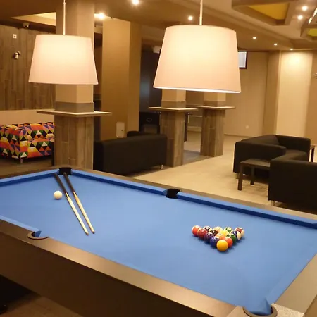 Parton & Bowling Hotel