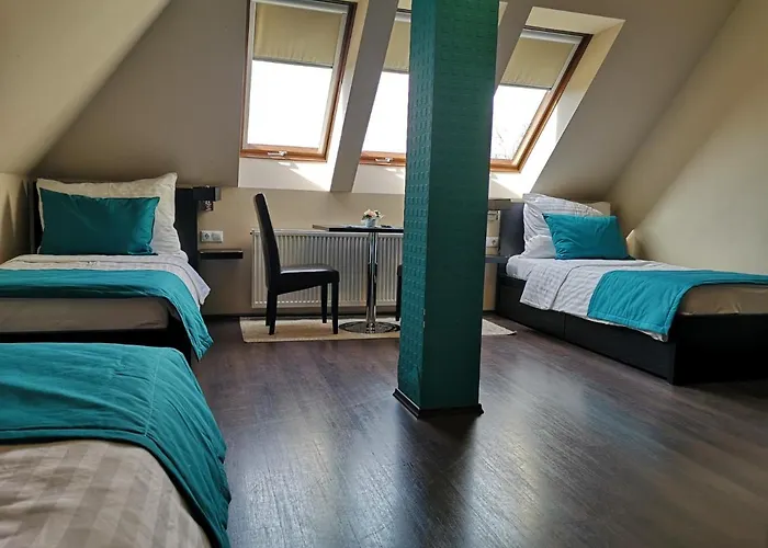 Parton & Bowling Hotel *