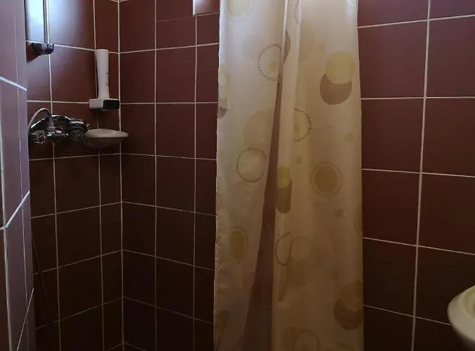 Parton & Bowling Hotel *