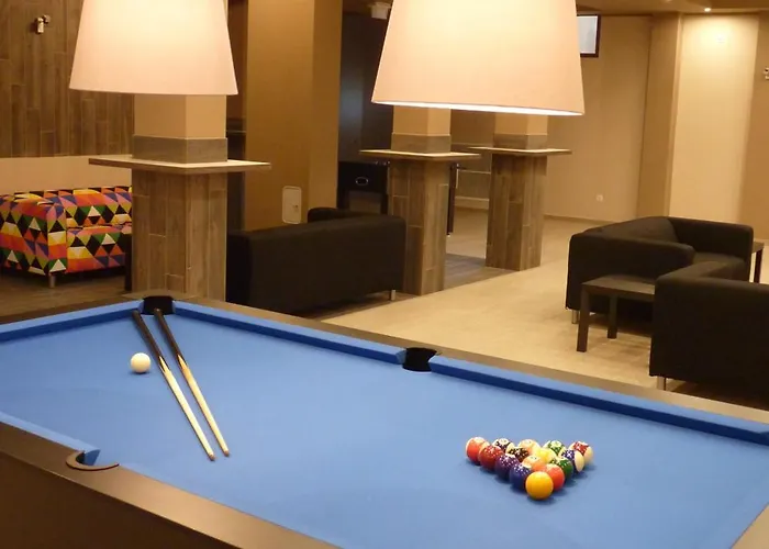 Parton & Bowling Hotel